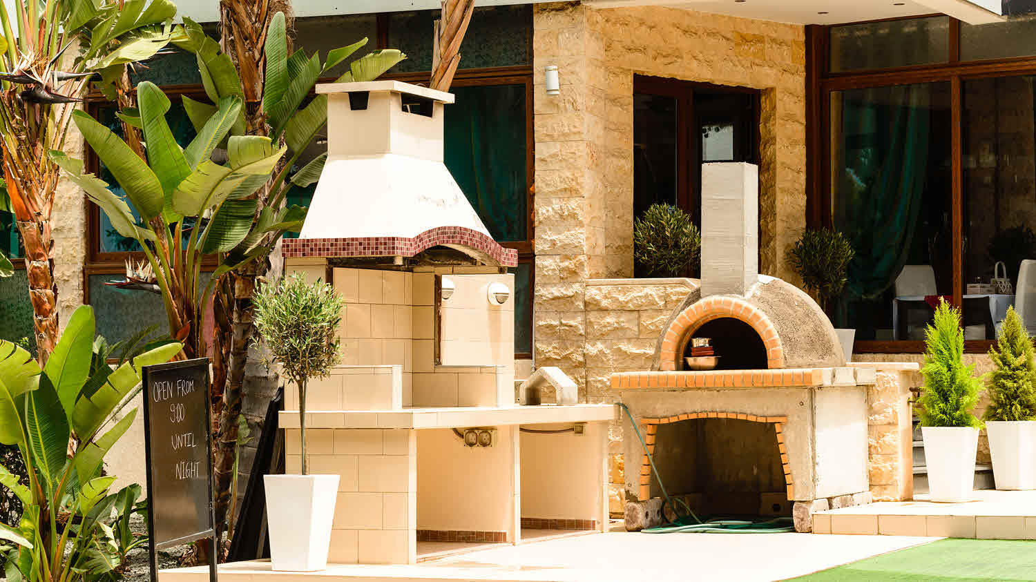 outdoor pizza oven and bread oven